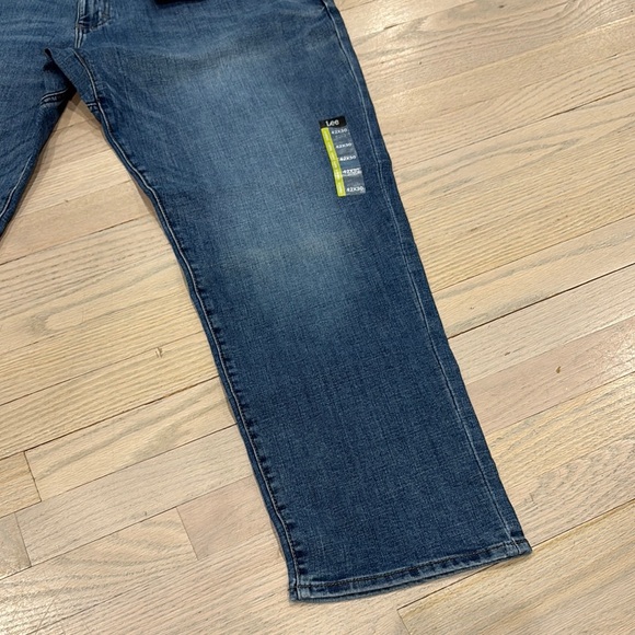 Lee Blue Relaxed Straight Fit Jeans/ Extreme Motion Tapered Leg - Picture 8 of 16